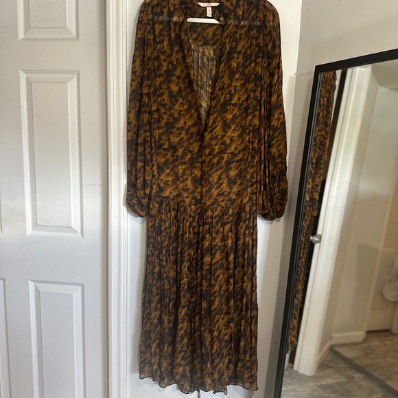 H&M Dresses & Skirts - H&M Red Long Sleeve V-Neck Sundress